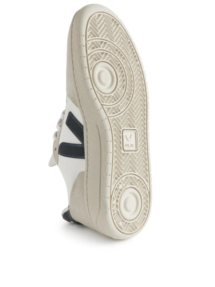 Veja V-10 Trainers